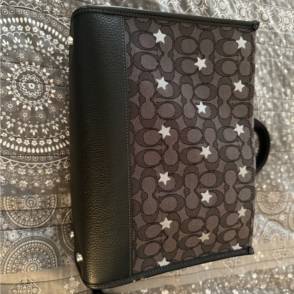 Coach stars bag comes with a long strap